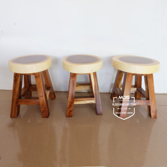 kursi stool bundar kayu solid trembesi untuk cafe